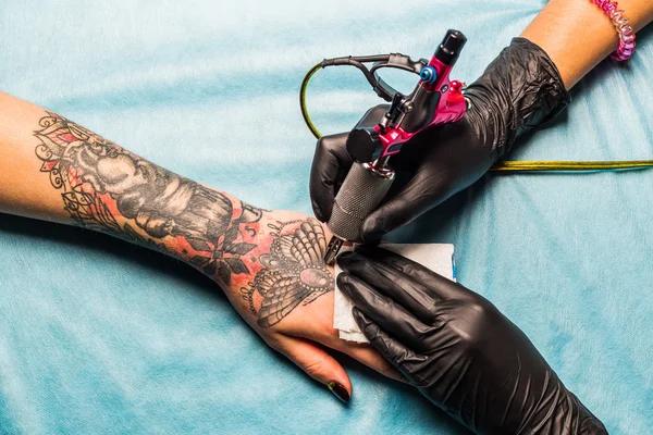 Choosing Your First Ink: Expert Advice from a Tattoo Shop