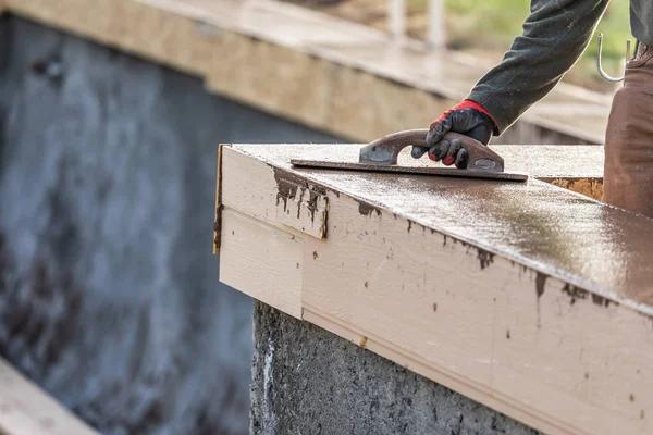 Why Choose a Swimming Pool Builder in Minneapolis for Your Dream Pool